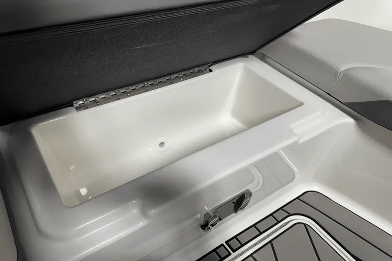 Slide: The Image of Sea Ray SDX 270 Surf 2025 - 86