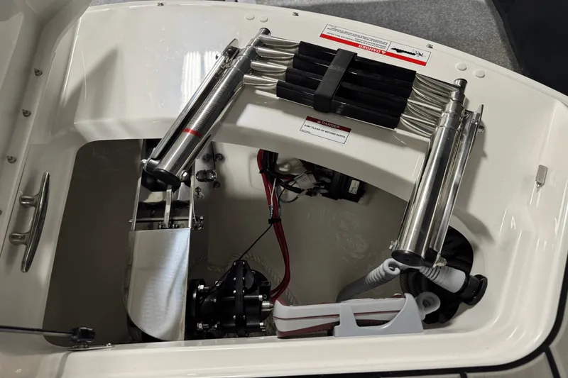 Slide: The Image of Sea Ray SDX 270 Surf 2025 - 90