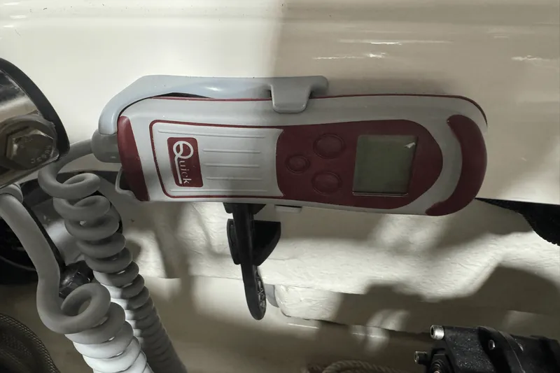 Slide: The Image of Sea Ray SDX 270 Surf 2025 - 91