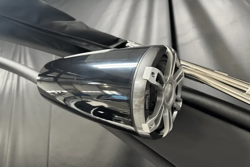 Slide: The Image of Sea Ray SDX 270 Surf 2025 - 96