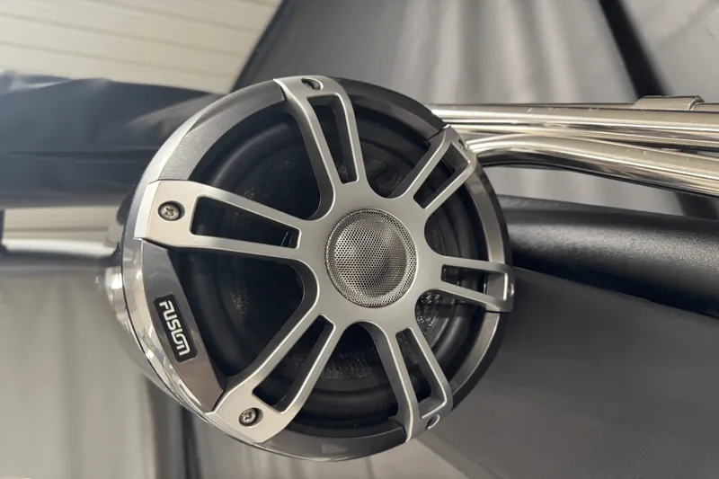 Slide: The Image of Sea Ray SDX 270 Surf 2025 - 97