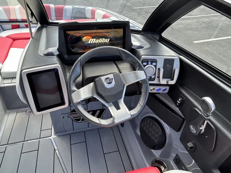 Slide: The Image of Malibu 24 MXZ 2023 - 13
