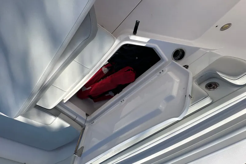 Slide: The Image of Everglades 325 Center Console 2015 - 51