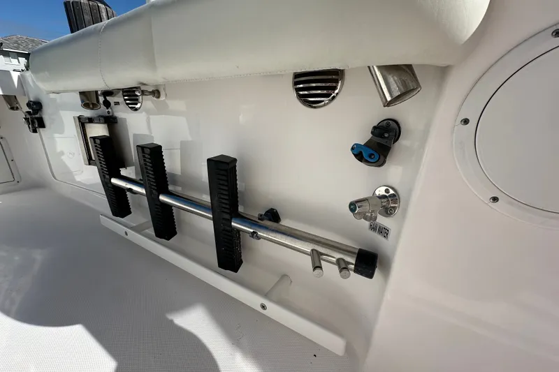 Slide: The Image of Everglades 325 Center Console 2015 - 41