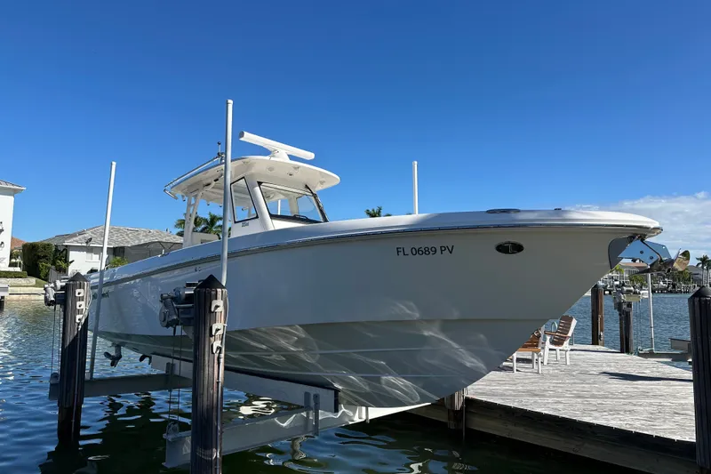 The Image of Everglades 325 Center Console 2015 - 0