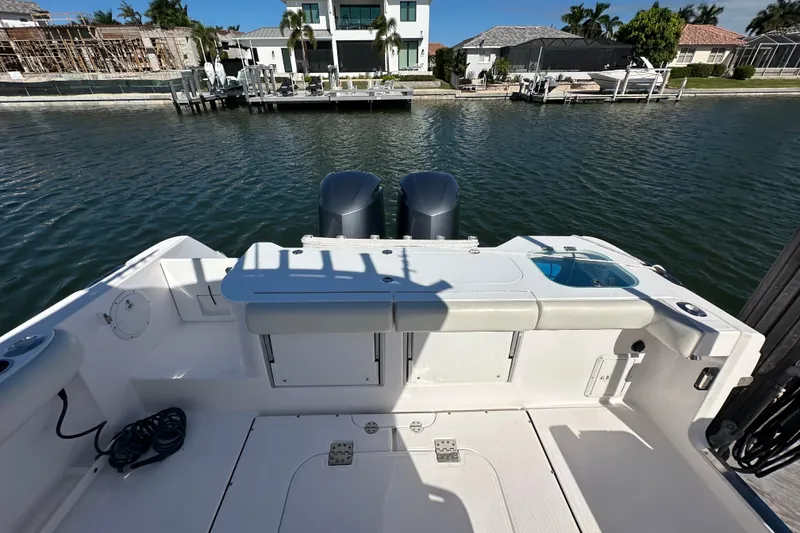 Slide: The Image of Everglades 325 Center Console 2015 - 13