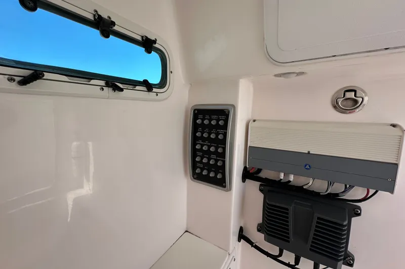 Slide: The Image of Everglades 325 Center Console 2015 - 43