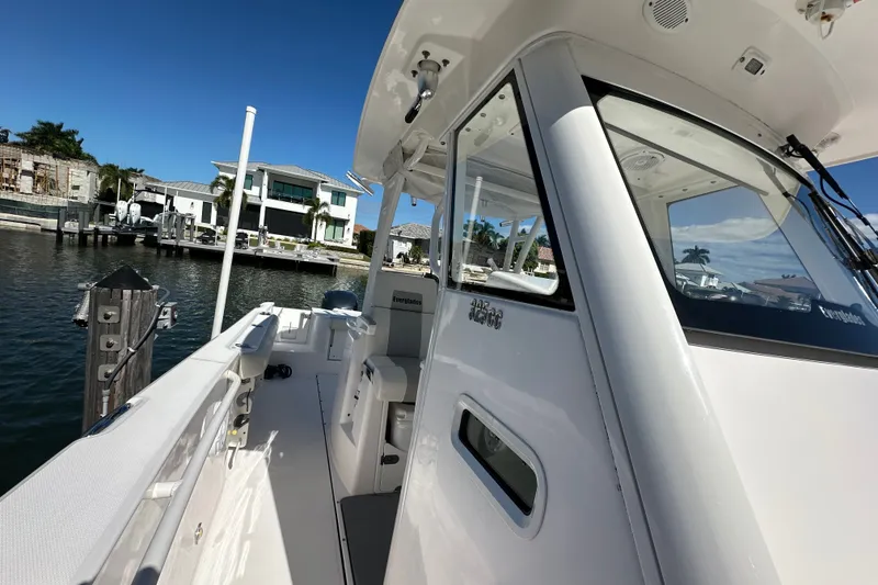 Slide: The Image of Everglades 325 Center Console 2015 - 69