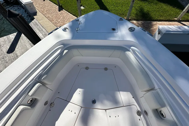 Slide: The Image of Everglades 325 Center Console 2015 - 59