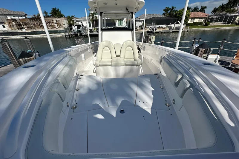 Slide: The Image of Everglades 325 Center Console 2015 - 64