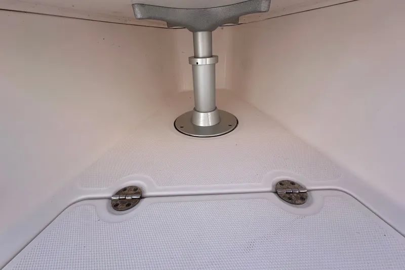 Slide: The Image of Everglades 325 Center Console 2015 - 54