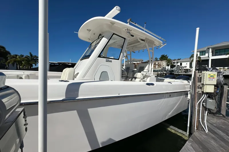 Slide: The Image of Everglades 325 Center Console 2015 - 11