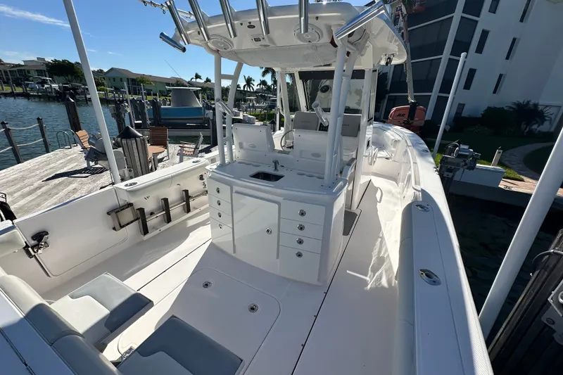 Slide: The Image of Everglades 325 Center Console 2015 - 25