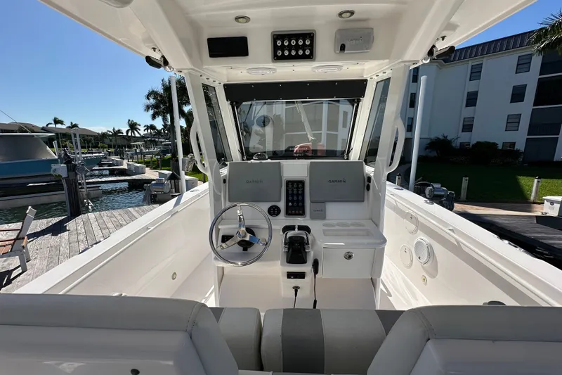 Slide: The Image of Everglades 325 Center Console 2015 - 31