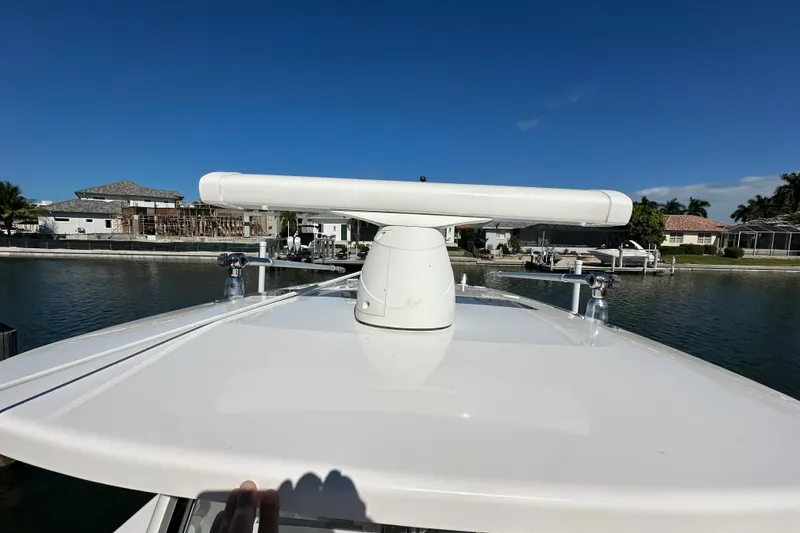 Slide: The Image of Everglades 325 Center Console 2015 - 68