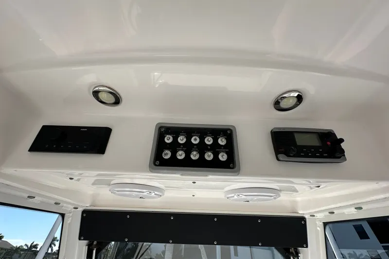 Slide: The Image of Everglades 325 Center Console 2015 - 39