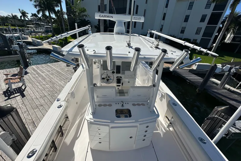 Slide: The Image of Everglades 325 Center Console 2015 - 27