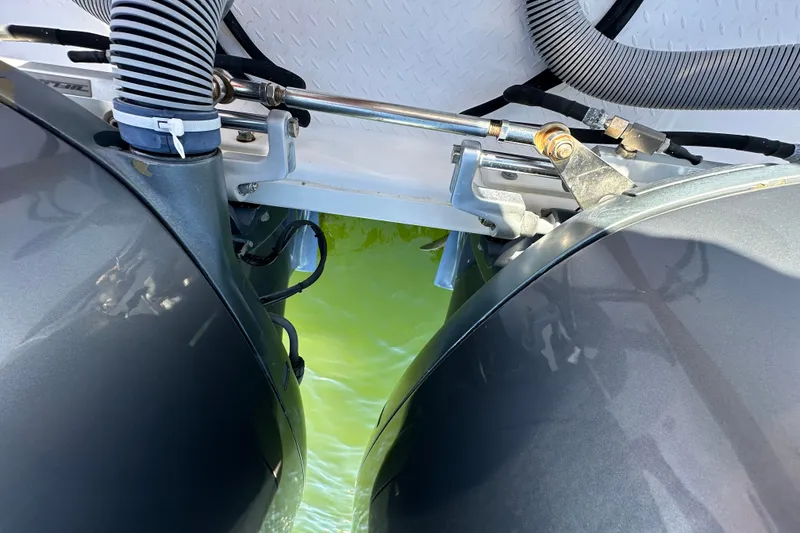Slide: The Image of Everglades 325 Center Console 2015 - 19