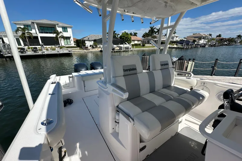 Slide: The Image of Everglades 325 Center Console 2015 - 70