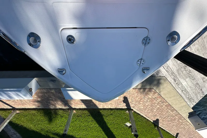 Slide: The Image of Everglades 325 Center Console 2015 - 61