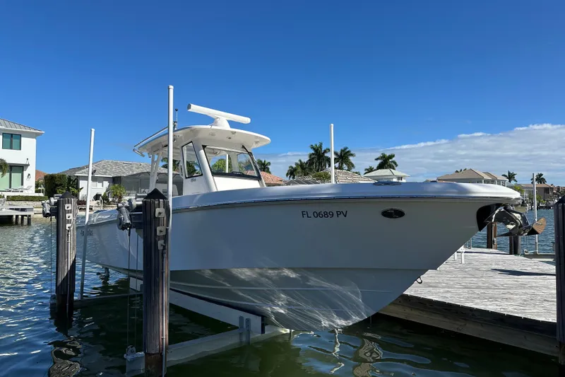 Slide: The Image of Everglades 325 Center Console 2015 - 8
