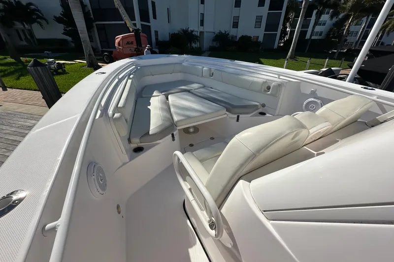 Slide: The Image of Everglades 325 Center Console 2015 - 49