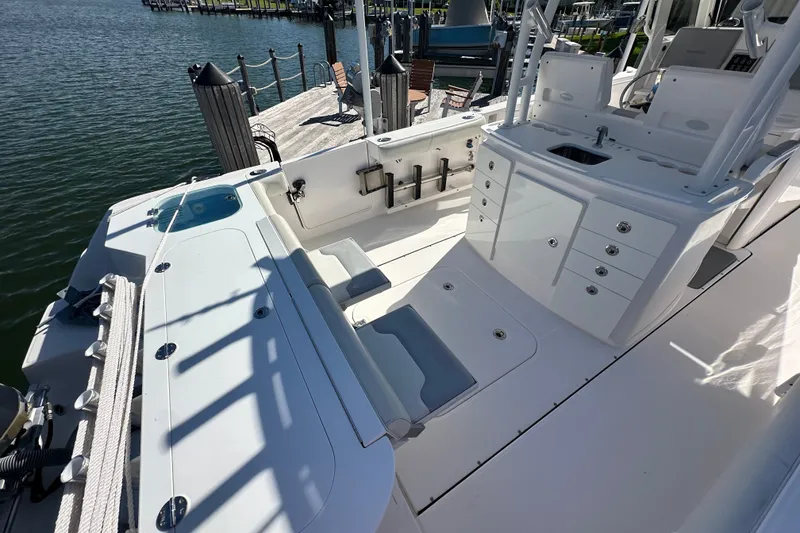 Slide: The Image of Everglades 325 Center Console 2015 - 24
