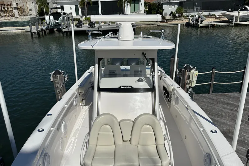 Slide: The Image of Everglades 325 Center Console 2015 - 65