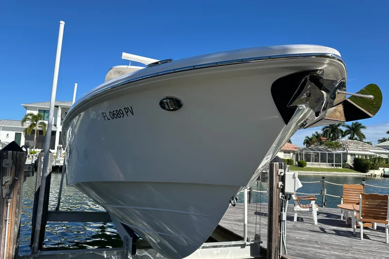 Slide: The Image of Everglades 325 Center Console 2015 - 3