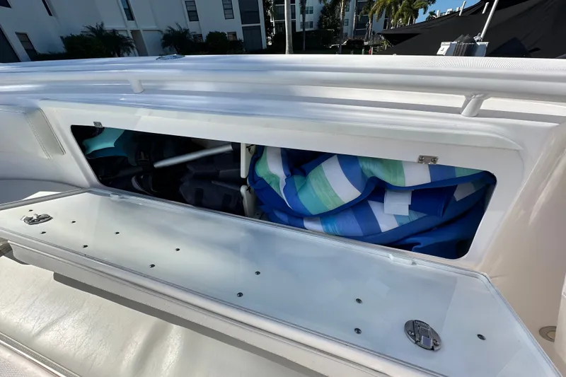 Slide: The Image of Everglades 325 Center Console 2015 - 56