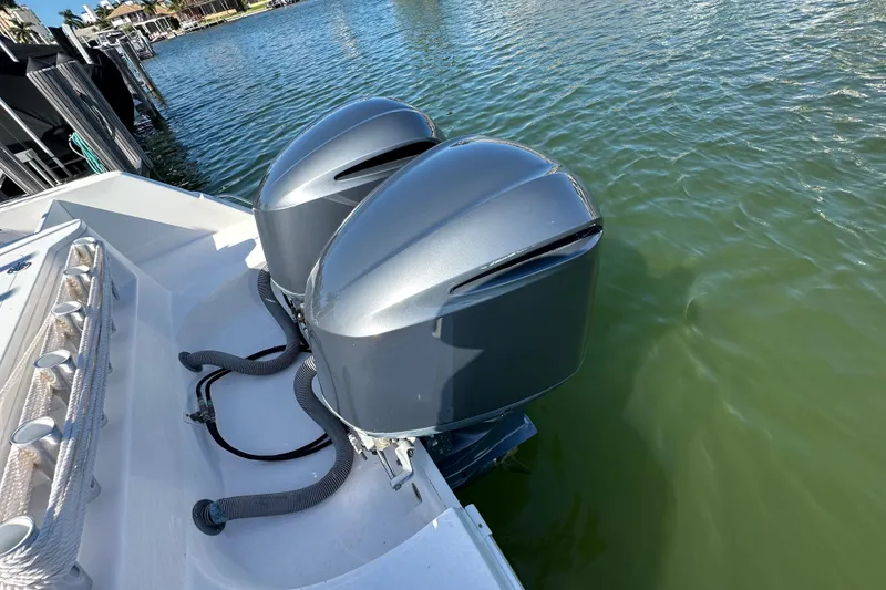 Slide: The Image of Everglades 325 Center Console 2015 - 18