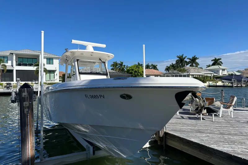 Slide: The Image of Everglades 325 Center Console 2015 - 9