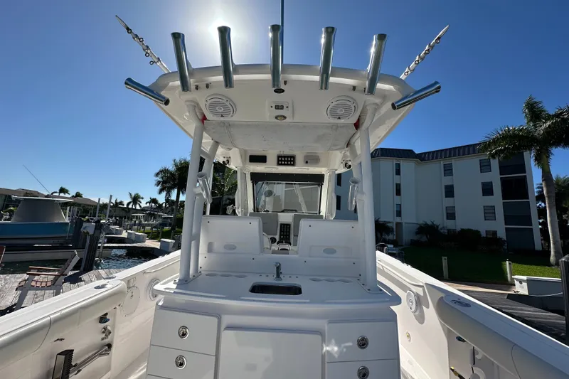 Slide: The Image of Everglades 325 Center Console 2015 - 26