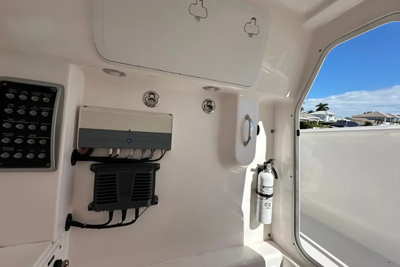 Slide: The Image of Everglades 325 Center Console 2015 - 46