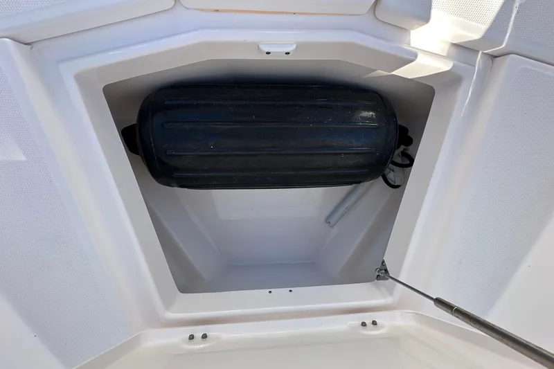 Slide: The Image of Everglades 325 Center Console 2015 - 60