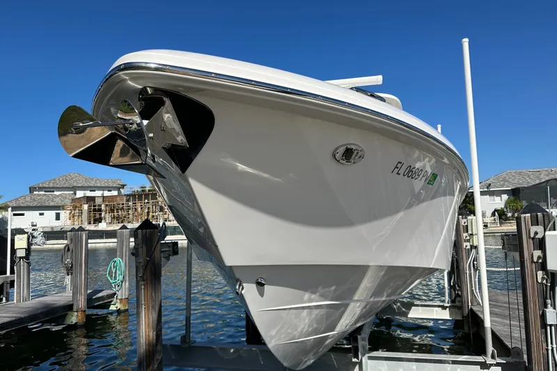 Slide: The Image of Everglades 325 Center Console 2015 - 5