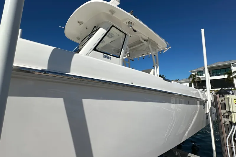 Slide: The Image of Everglades 325 Center Console 2015 - 7