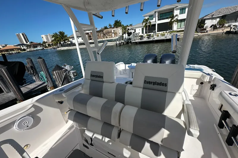 Slide: The Image of Everglades 325 Center Console 2015 - 36