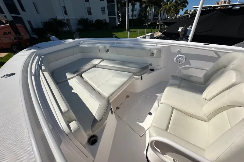 Slide: The Image of Everglades 325 Center Console 2015 - 50