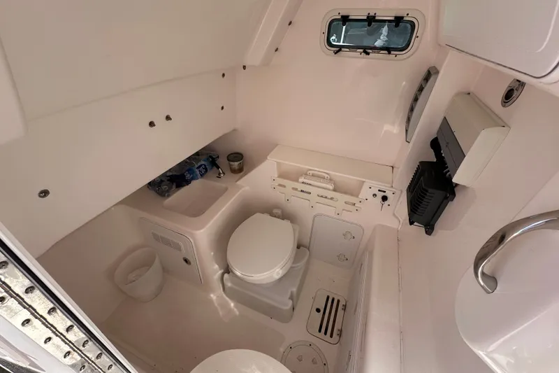 Slide: The Image of Everglades 325 Center Console 2015 - 42