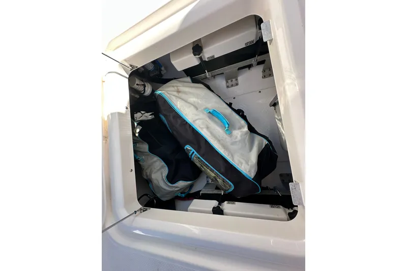 Slide: The Image of Everglades 325 Center Console 2015 - 34