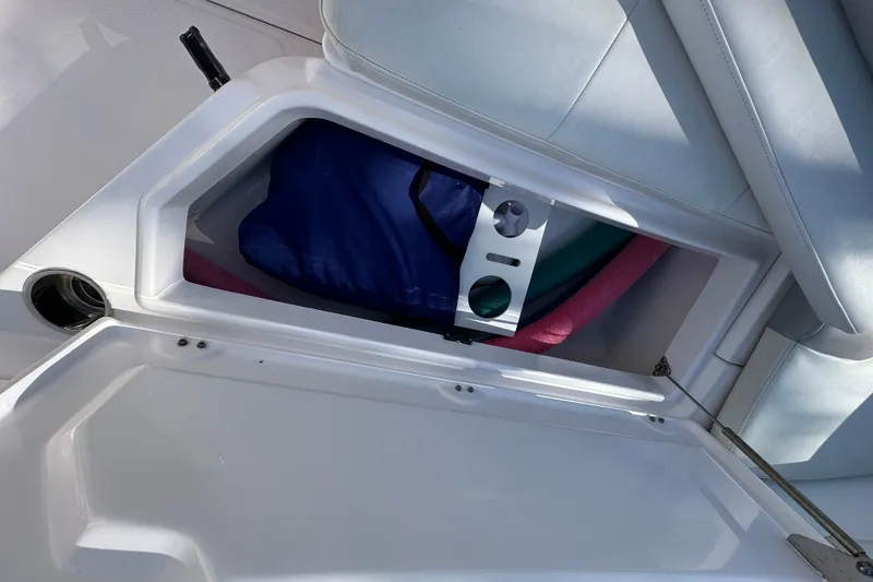 Slide: The Image of Everglades 325 Center Console 2015 - 52