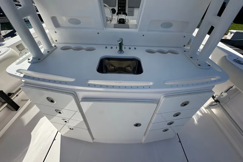 Slide: The Image of Everglades 325 Center Console 2015 - 28