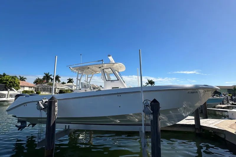 Slide: The Image of Everglades 325 Center Console 2015 - 72