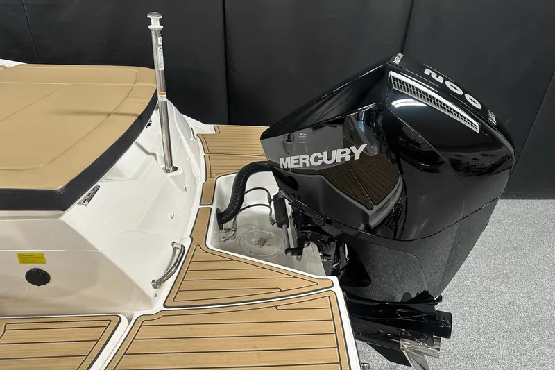 Slide: The Image of Sea Ray SPX 230 Outboard 2025 - 10