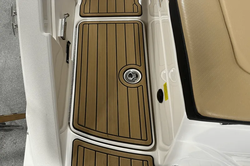 Slide: The Image of Sea Ray SPX 230 Outboard 2025 - 17