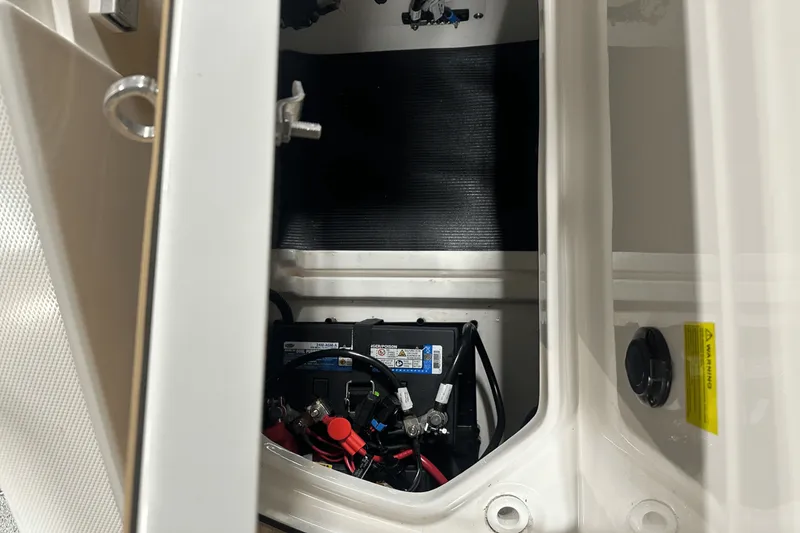 Slide: The Image of Sea Ray SPX 230 Outboard 2025 - 19