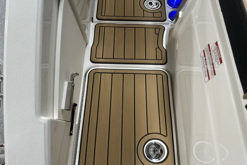 Slide: The Image of Sea Ray SPX 230 Outboard 2025 - 20