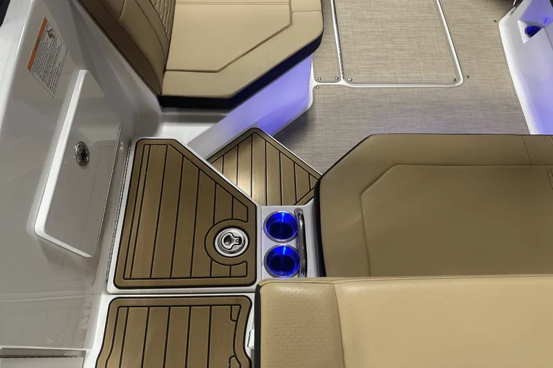 Slide: The Image of Sea Ray SPX 230 Outboard 2025 - 24