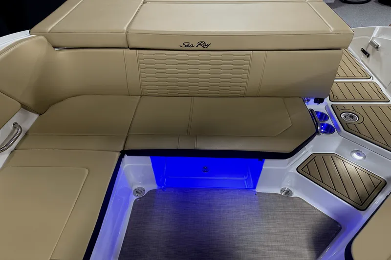 Slide: The Image of Sea Ray SPX 230 Outboard 2025 - 30